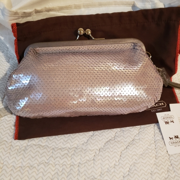 COACH LIMITED EDITION SEQUIN CLUTCH-NWT - Picture 4 of 16